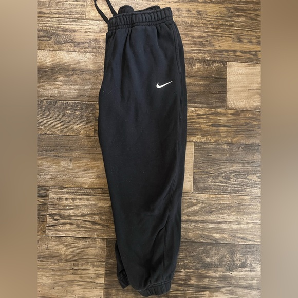 Black Nike sweatpants cinched ankles - Picture 4 of 5